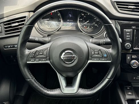 Used 2020 Nissan Rogue SV w/ Sun & Sound Touring Package AWD/4WD image 18