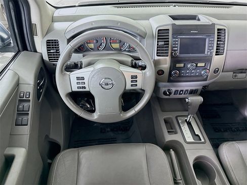 Used 2019 Nissan Frontier SL image 3