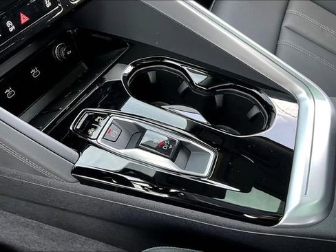 Used 2025 Audi Q5 Premium image 14