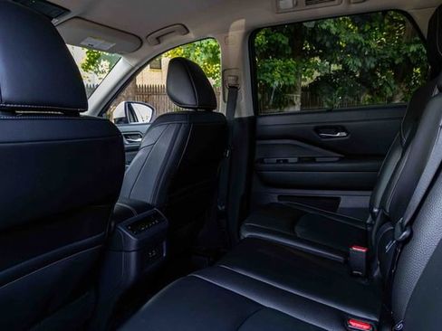 Certified 2024 Nissan Pathfinder SL image 24