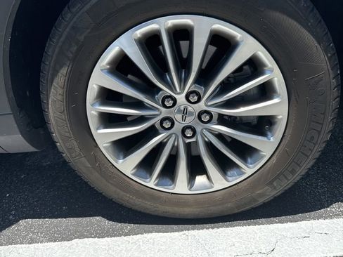 Used 2018 Lincoln MKX Select w/ Select Plus Package FWD image 8