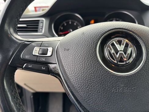 Used 2017 Volkswagen Jetta SE image 34