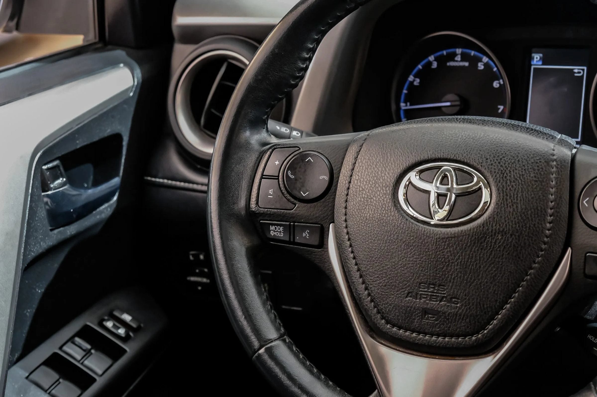 Used 2018 Toyota RAV4 XLE w/ Plus Extra Value Package FWD image 19