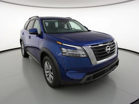 Used 2025 Nissan Pathfinder SV image 1