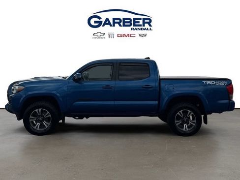 Used 2017 Toyota Tacoma TRD Sport w/ Tow Package (A/T) AWD/4WD image 2