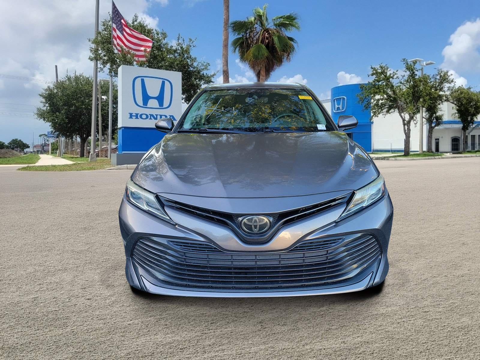 Used 2019 Toyota Camry LE FWD image 2