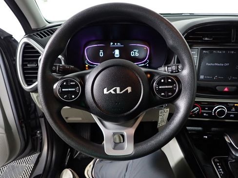 Used 2025 Kia Soul LX w/ LX Technology Package FWD image 22