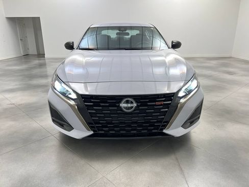 Used 2025 Nissan Altima 2.5 SR FWD image 3