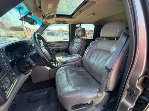 Used 2000 Chevrolet Suburban 2500 LT w/ LT Preferred Equipment Group image 13