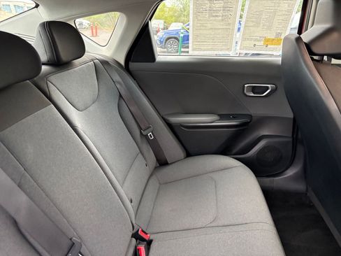 Used 2025 Kia K4 LXS image 36