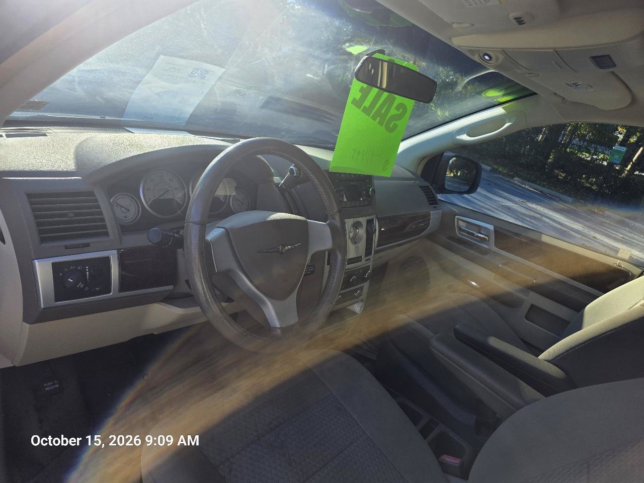 Used 2010 Chrysler Town & Country Touring FWD image 11