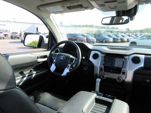 Used 2020 Toyota Tundra Limited w/ Limited Premium Package AWD/4WD image 27