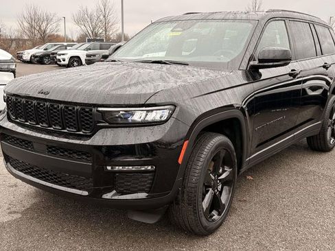 New 2025 Jeep Grand Cherokee L Limited w/ Black Appearance Package AWD/4WD image 4
