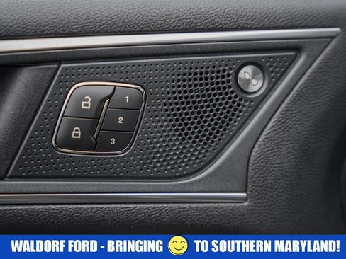 Used 2019 Ford Edge Titanium w/ Cold Weather Package image 39