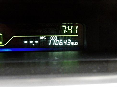 Used 2014 Toyota Prius V Five image 14