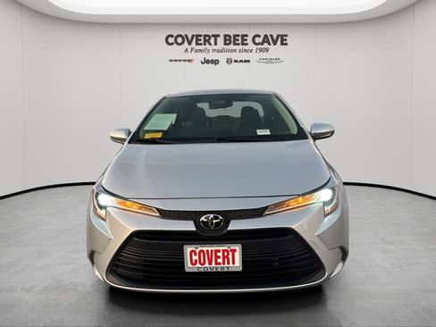 Used 2023 Toyota Corolla LE image 2