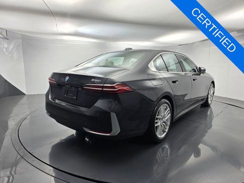 Certified 2024 BMW 530i w/ Premium Package RWD image 4