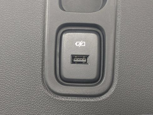 Used 2023 Chevrolet Traverse LT FWD image 18