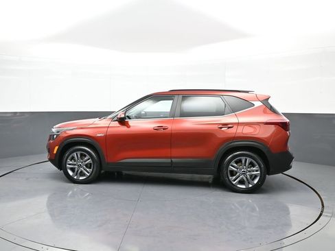 Certified 2022 Kia Seltos S image 9