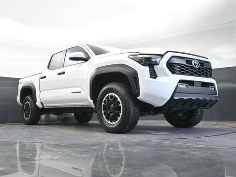 Used 2024 Toyota Tacoma TRD Off-Road AWD/4WD image 38