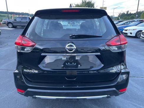 Used 2017 Nissan Rogue S image 7