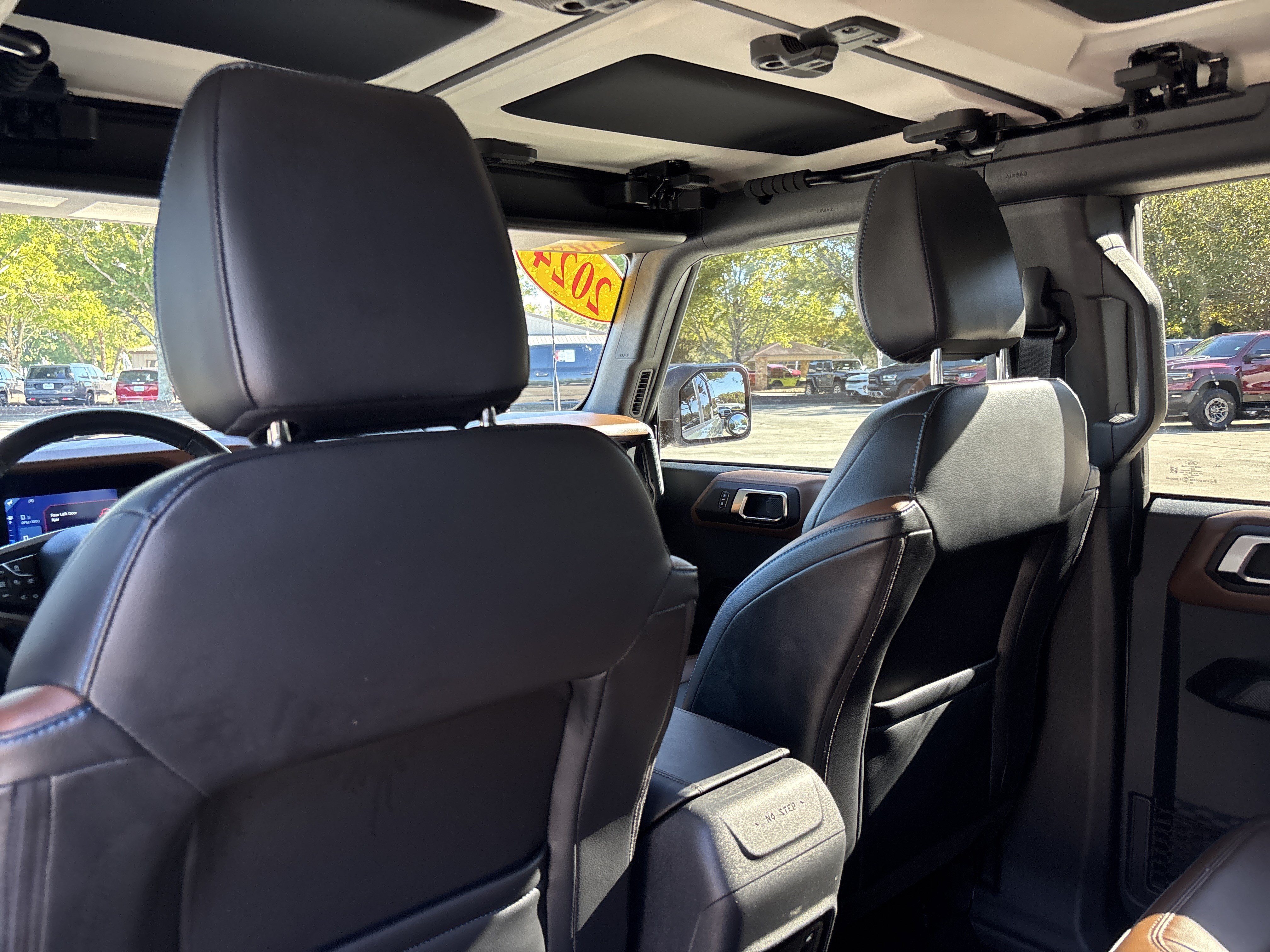 Used 2024 Ford Bronco Outer Banks AWD/4WD image 15