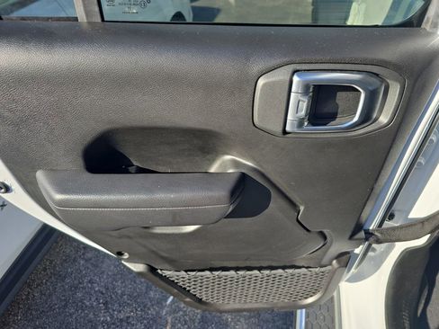 Used 2024 Jeep Wrangler Sport S image 10