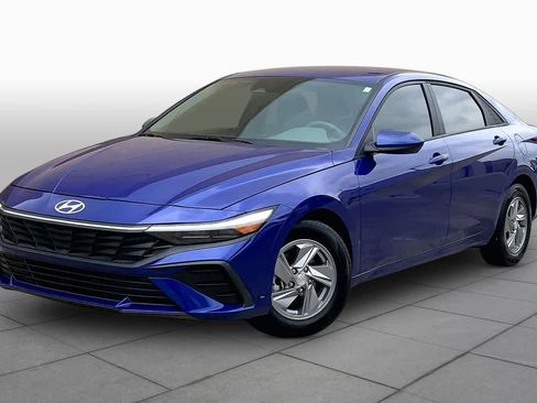 Used 2024 Hyundai Elantra SE image 1