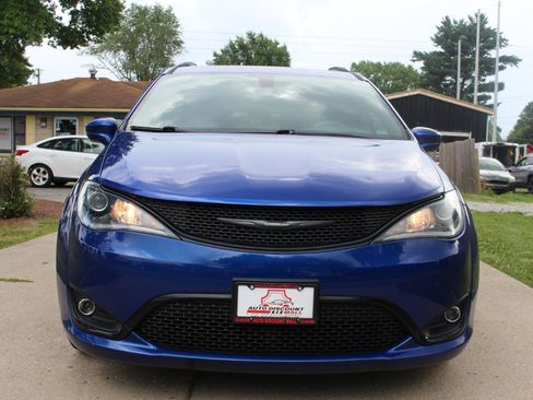Used 2018 Chrysler Pacifica Touring-L Plus w/ S Appearance Package FWD image 3