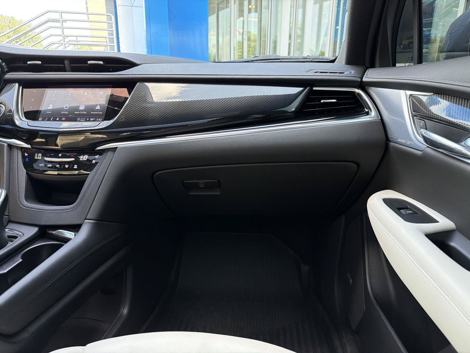 Used 2024 Cadillac XT6 Sport w/ Technology Package AWD/4WD image 37