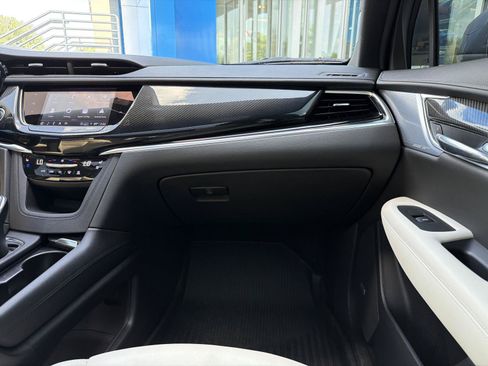 Used 2024 Cadillac XT6 Sport w/ Technology Package AWD/4WD image 37