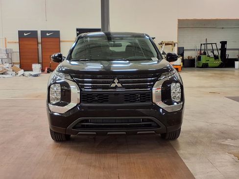 New 2025 Mitsubishi Outlander ES image 4