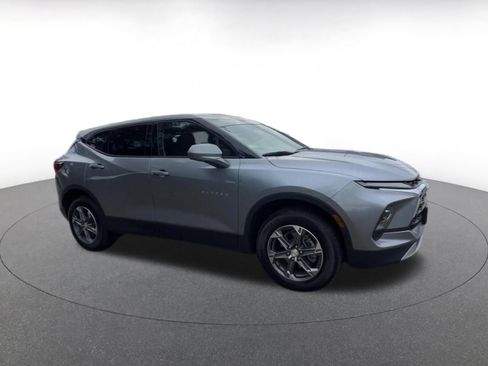 Used 2025 Chevrolet Blazer LT image 2