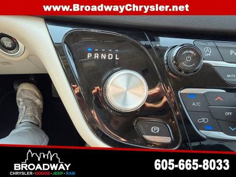Used 2022 Chrysler Pacifica Touring-L FWD image 20