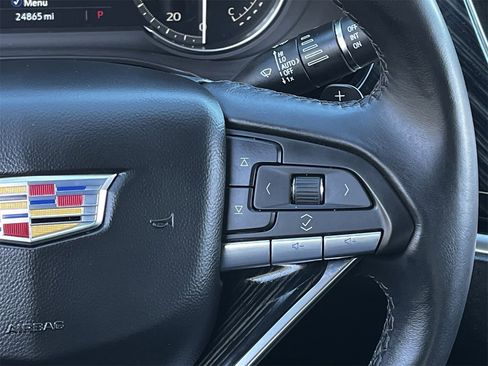 Used 2025 Cadillac XT6 Premium Luxury image 14