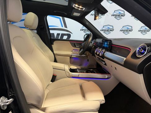 Used 2021 Mercedes-Benz GLB 250 4MATIC w/ Premium Package image 29