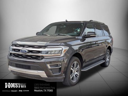 Used 2023 Ford Expedition Limited image 3