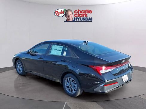 New 2026 Hyundai Elantra Hybrid FWD image 3