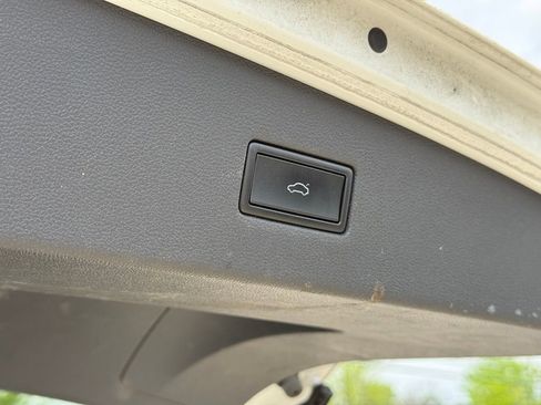 Used 2021 Volkswagen Tiguan SEL image 28