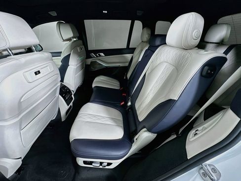 Used 2020 BMW X7 M50i w/ Dynamic Handling Package AWD/4WD image 25