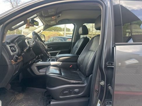 Used 2017 Nissan Titan SL image 8