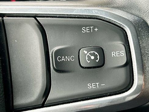 Used 2023 RAM 1500 Laramie AWD/4WD image 34