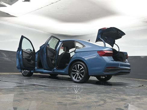 Used 2025 Volkswagen Jetta SE FWD image 43