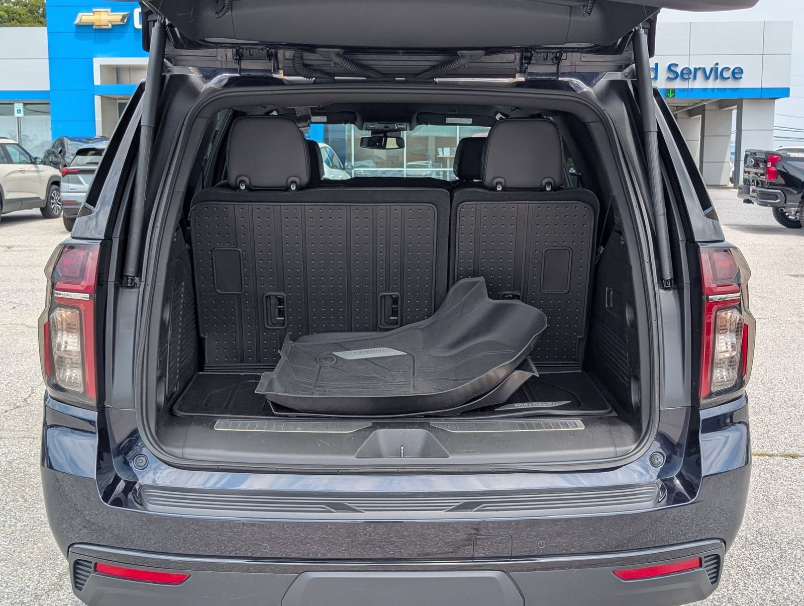 Used 2023 Chevrolet Tahoe RST AWD/4WD image 15