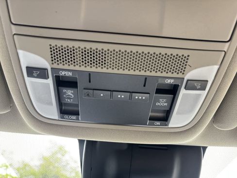 Used 2017 Acura MDX SH-AWD image 25