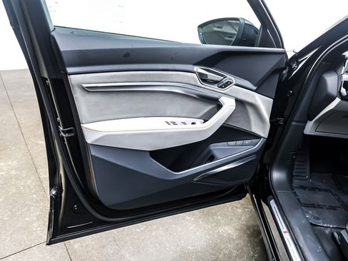 Used 2024 Audi Q8 e-tron Prestige w/ Prestige Package image 22