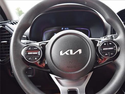 Used 2023 Kia Soul S image 9