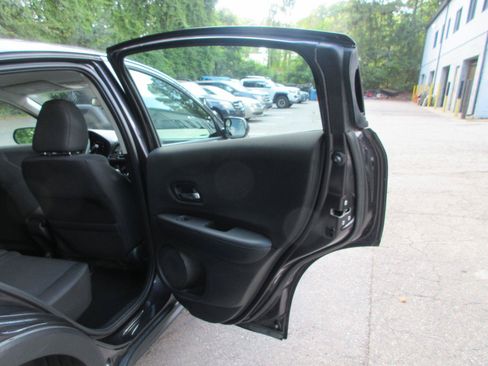 Used 2018 Honda HR-V LX image 19