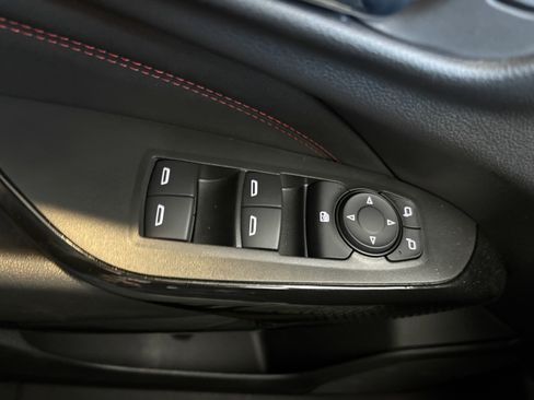 Used 2025 Chevrolet Trax RS w/ Sunroof Package image 9