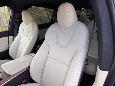 Used 2023 Tesla Model X image 23